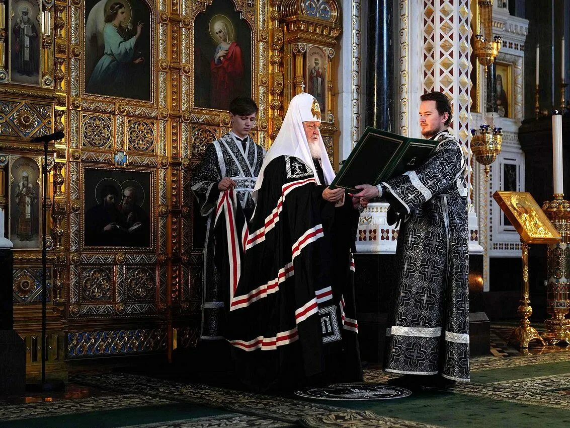 Исаакиевский собор богослужения. Церковное богослужение – пасхальная литургия. Утренняя церковная служба. Исаакиевский собор литургия. Служба в храме христа спасителя.