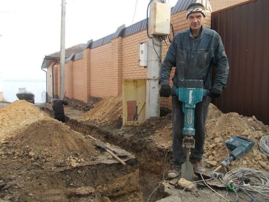 Как выкопать мерзлую землю