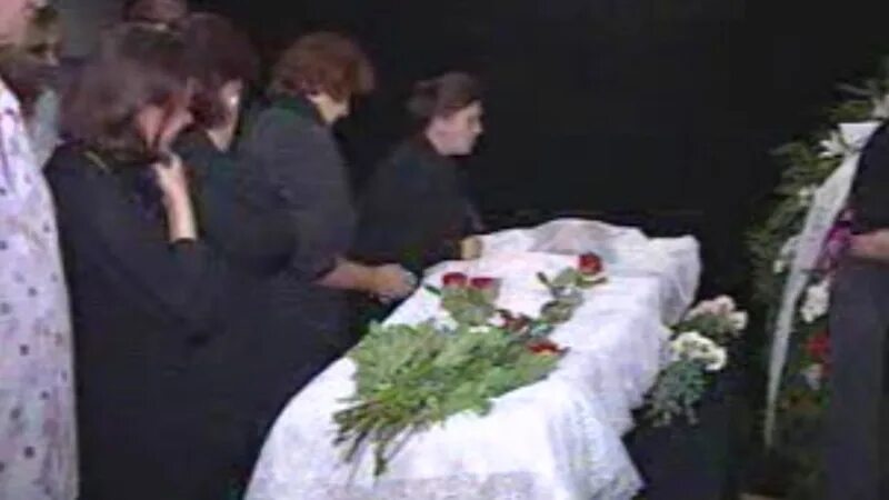 Похороны салтанат нукеновой фото в гробу. Могила Елены Майоровой.