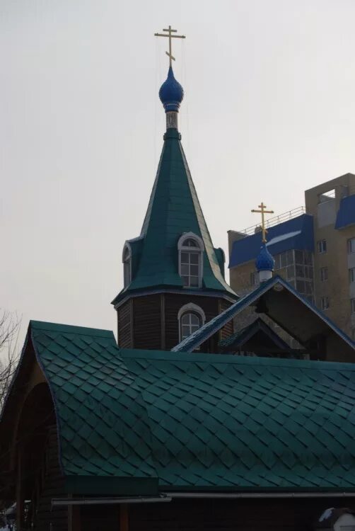 Церковь ксении петербургской с видом на иркутск. Храм ксении петербургской и иоанна кронштадтского иркутск. Ивано матренинская церковь иркутск. Храм ксении петербургской иркутск. Храм ксении петербургской иркутск.