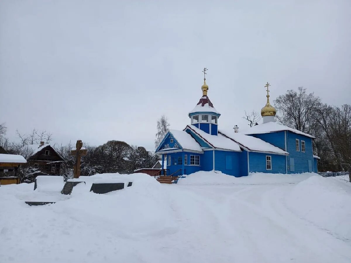 Купить дом в вишере новгородской области. Церковь малая Вишера. Малая Вишера храм Николая Чудотворца. Малая Вишера Новгородская область Церковь. Старая Церковь малая Вишера.