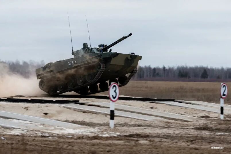 боевая машина пехоты бмп-3м. бмп выведена из строя. попадание снаряда танка т72 в бтр 80. бмп-1 в афганистане.
