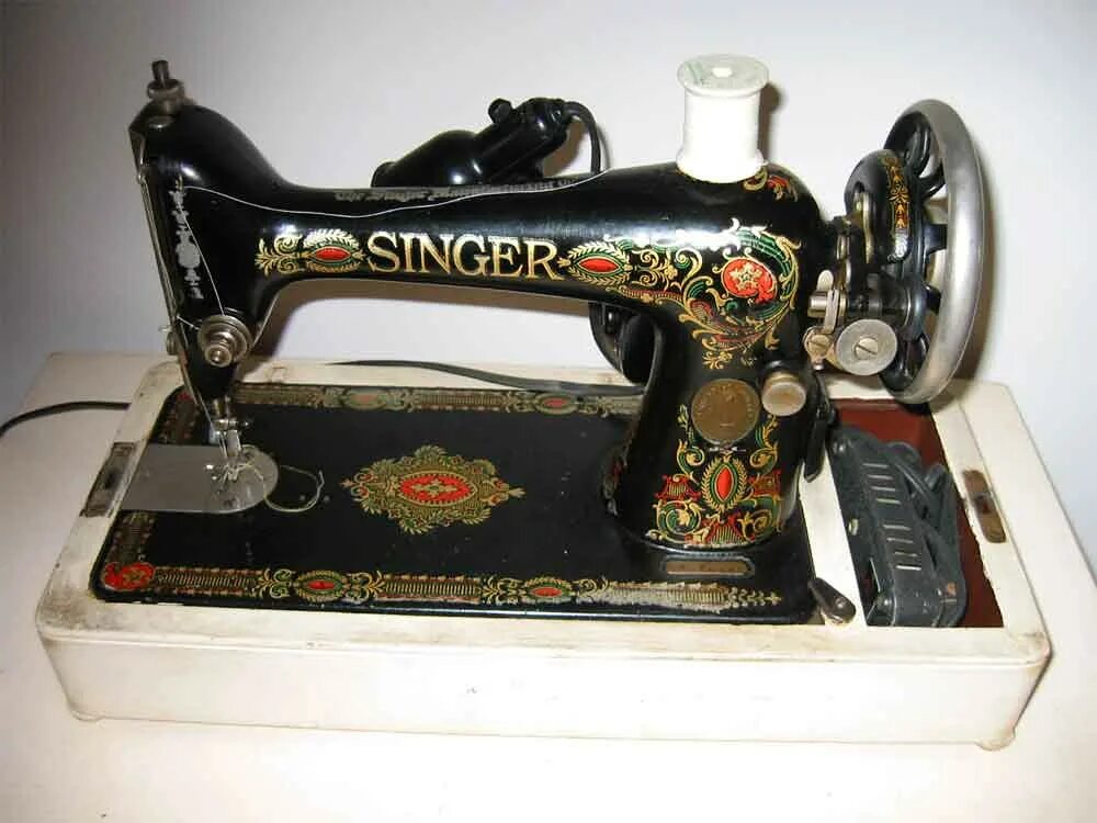Швейная машинка 60. Швейная машинка Зингер 1851. Швейная машинка Зингер 1851 года. Зингер швейная машинка патент 1851.