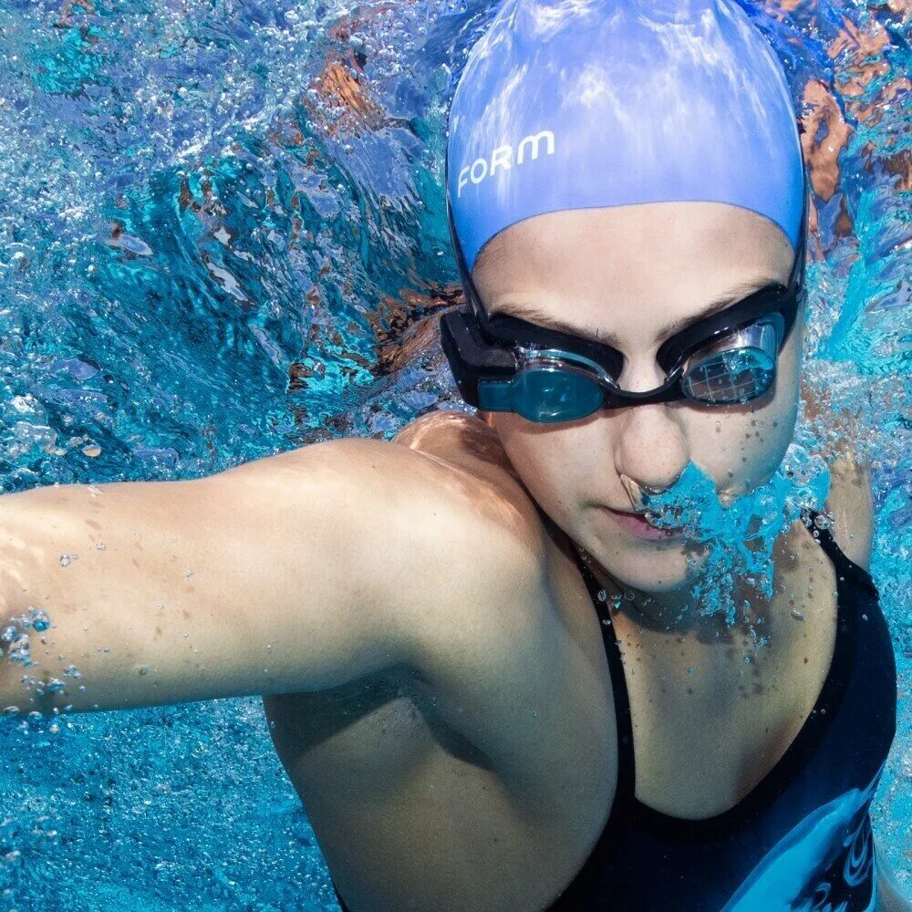 Спортивное плавание обои. Очки для плавания для длинных заплывов. Спорт плавание товары. Clever swim. Clever swim.