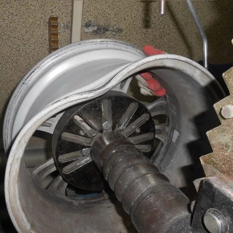 Прокатка дисков адаптер 4*100. Правка литых дисков. Прокатка литых дисков. Правка дисков 18 радиус. Прокатка литых дисков.