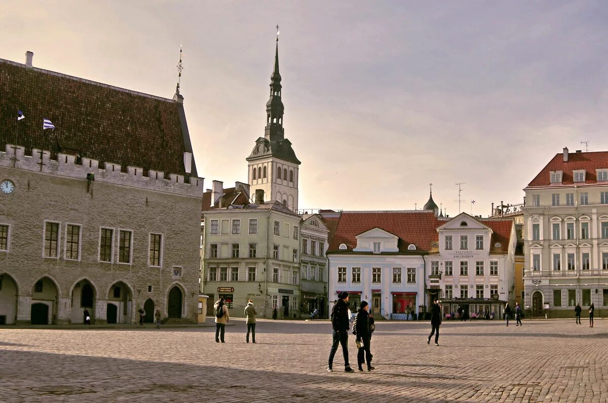 таллин ратуша и ратушная площадь. ратушная площадь таллин. старый город таллинн ратушная площадь. ратушная площадь таллин. ратушная площадь таллин.
