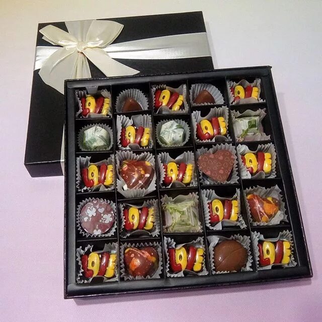 кантата конфеты ручной работы. кантата шоколад. конфеты ручной работы. хранение шоколада. кантата конфеты ассорти.