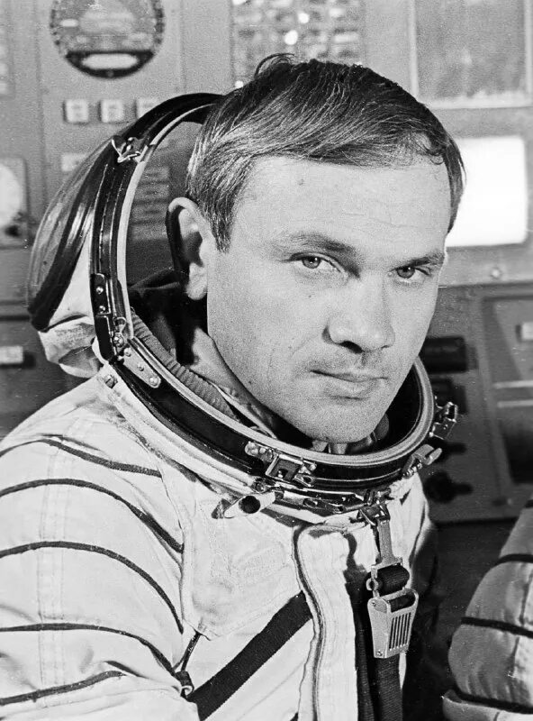 владимир александрович джанибеков салют 7. джанибеков владимир александрович космонавт. джанибеков космонавт биография национальность. владимир джанибеков космонавт рост и вес. джанибеков космонавт биография национальность.
