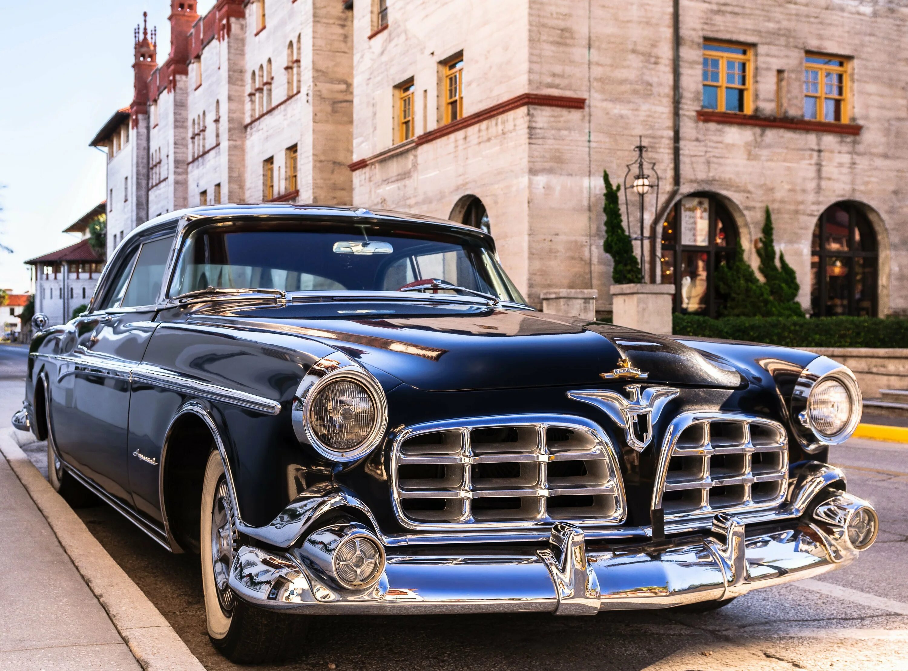 Купить старые классики. Chrysler Imperial Coupe 1955. Крайслер Империал купе 1955. 1953 Cadillac Coupe Ghia. Кадиллак Империал 1933.