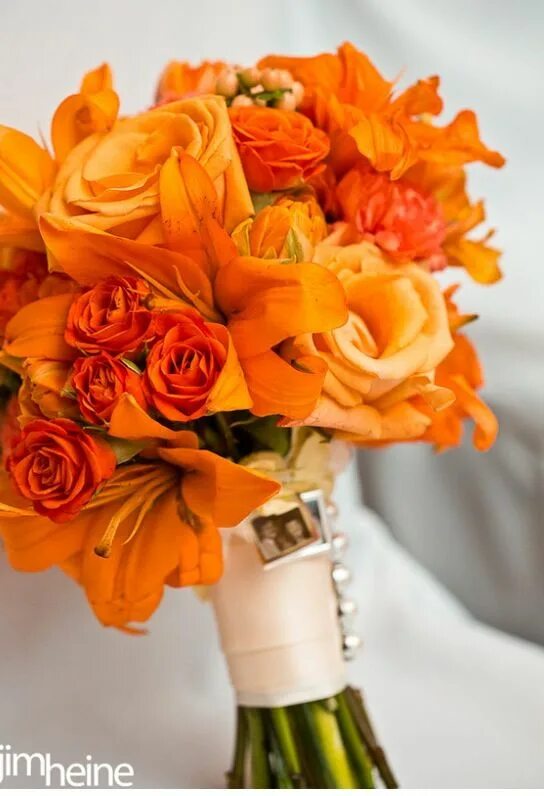 Букет оранжевых пионовидных роз. Букет невесты "оранжевый микс". Оранжевые Пионовые розы. Букет оранжевых цветов