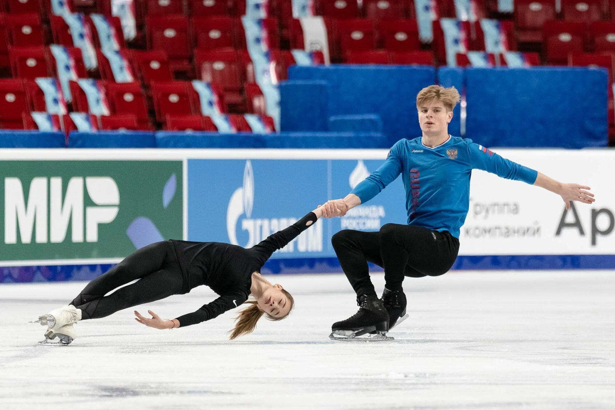 Мужчины чемпионат россии фигурному катанию. Чемпионат России в Челябинске по фигурному катанию 2020. Галлямов фигурист. Чемпионат России в Челябинске фигурное катание. Соревнования в фигурном катании.