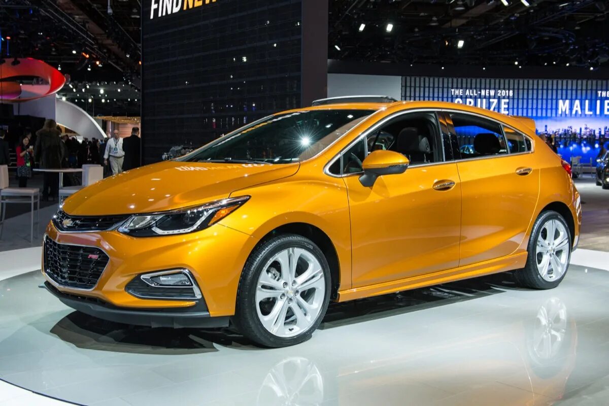 Купить новый шевроле спб. Chevrolet Cruze 2017 Hatch. Chevrolet Cruze Hatchback 2017. Шевроле Круз хэтчбек 2017. Chevrolet Cruze 2017 RS.