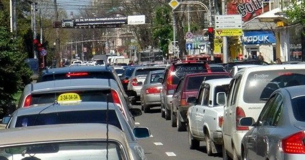 Пробки в краснодаре фото. Краснодар пробки на дорогах. Краснодар город пробок. Много машин в краснодаре. Пробки краснодар.