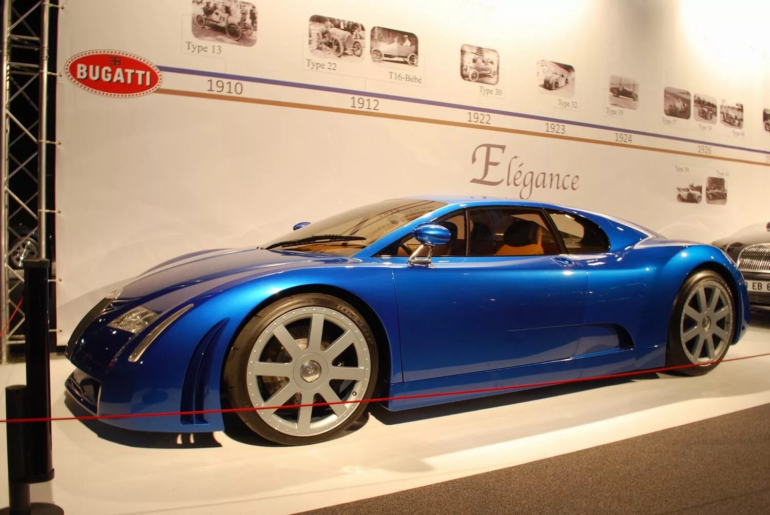 Bugatti Chiron Concept 1999. Bugatti 18.3 Chiron 1999 интерьер. Китайский Бугатти Шерон. Bugatti 18.3 Chiron 1999 салон. Bugatti 18