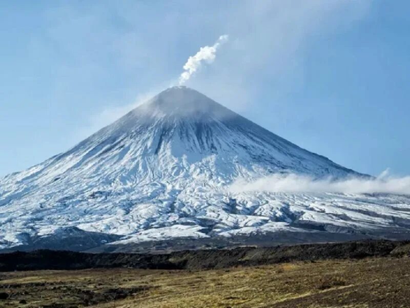 Самый высокий действующий вулкан. Камчатка вулкан Ключевская сопка. Ключевская сопка (Ключевской вулкан). Стратовулкан Ключевская сопка. Ключевская сопка извержение.