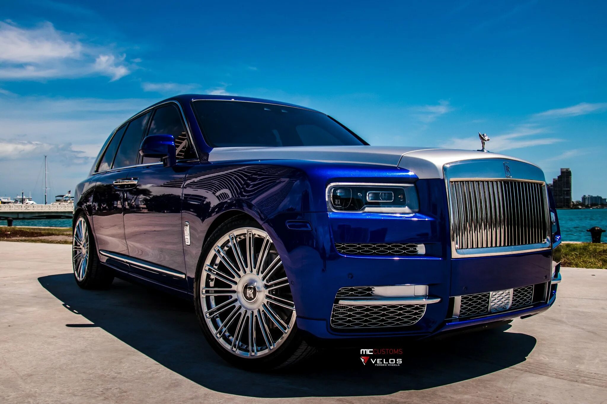 Диски роллс ройс. Rolls Royce Cullinan. Диски Rolls Royce. Роллс Ройс Куллинан молнии. Диски на Роллс Ройс Куллинан оригинал.