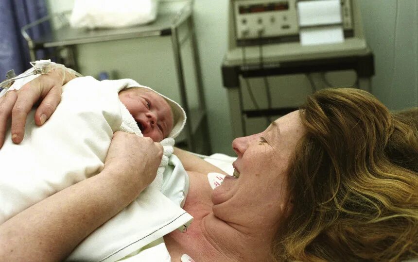 Возрастные беременные. Женщины рожают в 45 лет. Роды в сорок. Беременные женщины в 50 лет. Беременные женщины после 40 лет.