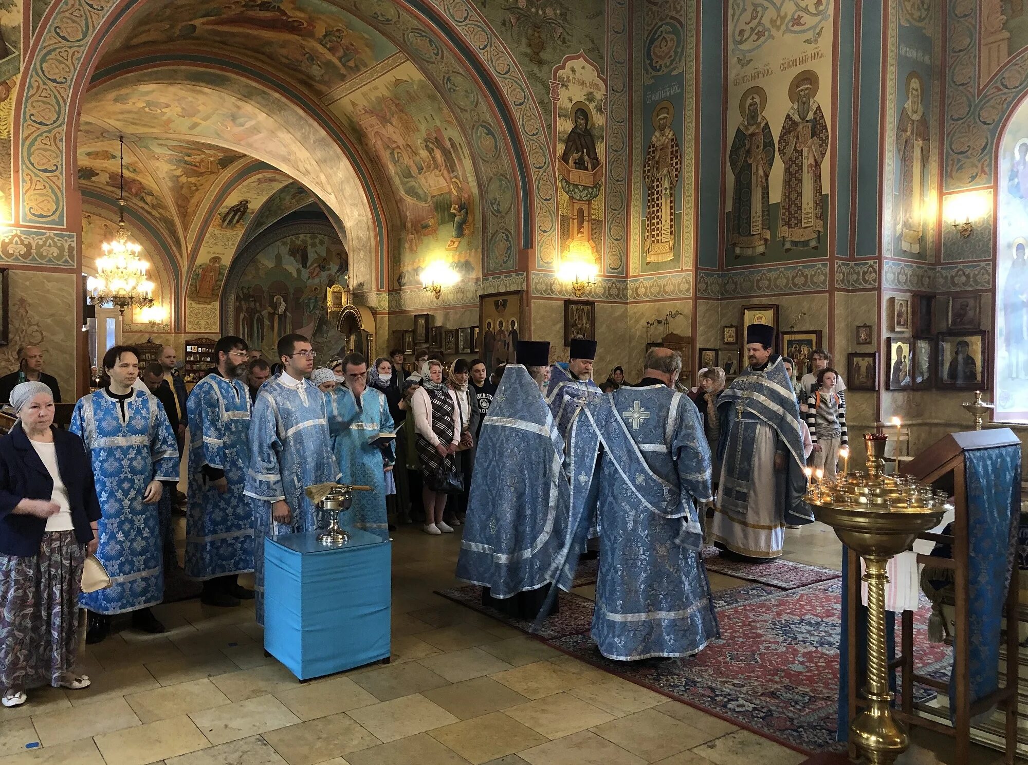 Молебен. Священнослужители храма Флора и Лавра на Дубининской. Храм Флора и Лавра на Павелецкой расписание богослужений. Служба в храме Флора и Лавра на зацепе.