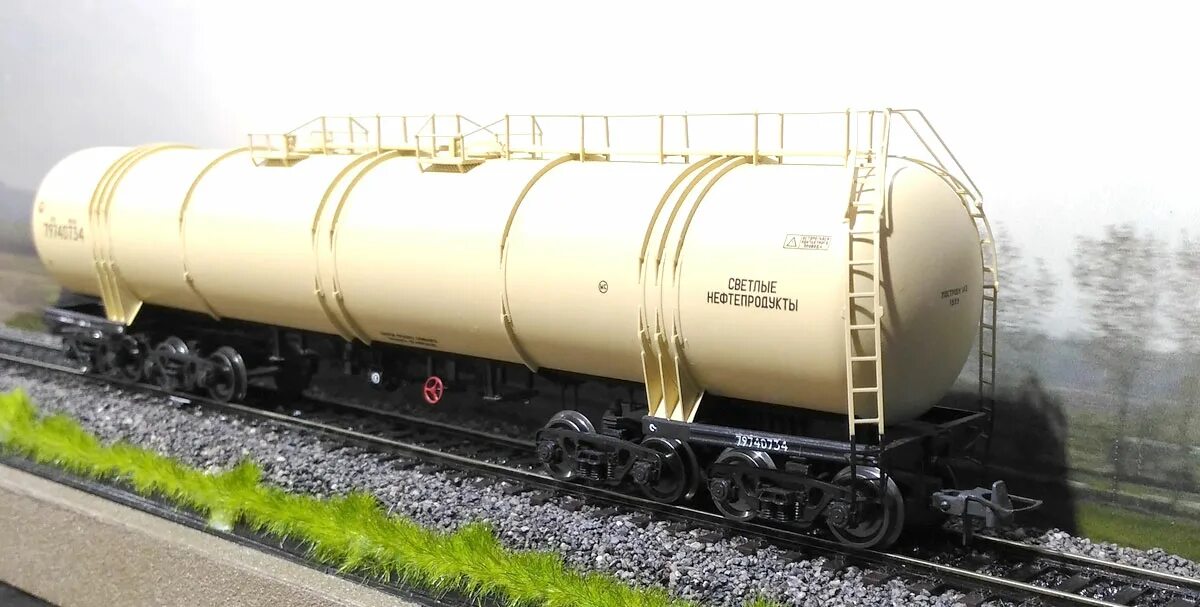 Осная цистерна. 8 осный вагон цистерна. Осная цистерна. Цистерна модель 15-5103-07. Восьмиосная цистерна для бензина (модель 15-1500).