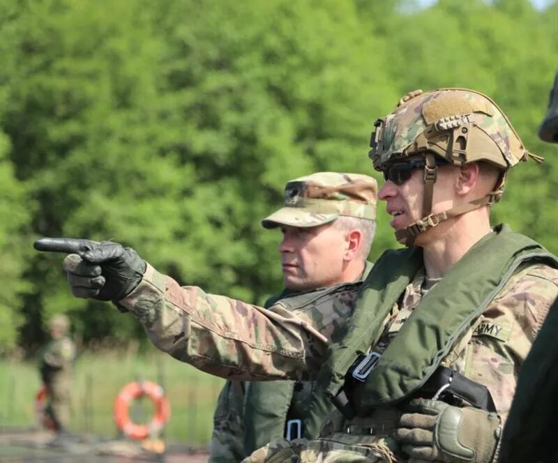 Утечка разговоров военных. Сухопутные войска Румынии. Военные переговоры. Военный. Американские военные.