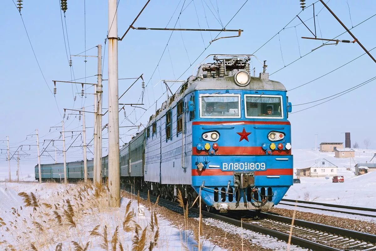 Вл80 пассажирский. Вл80 с пассажирским поездом. Вл80с КТЖ. Вл80-916.