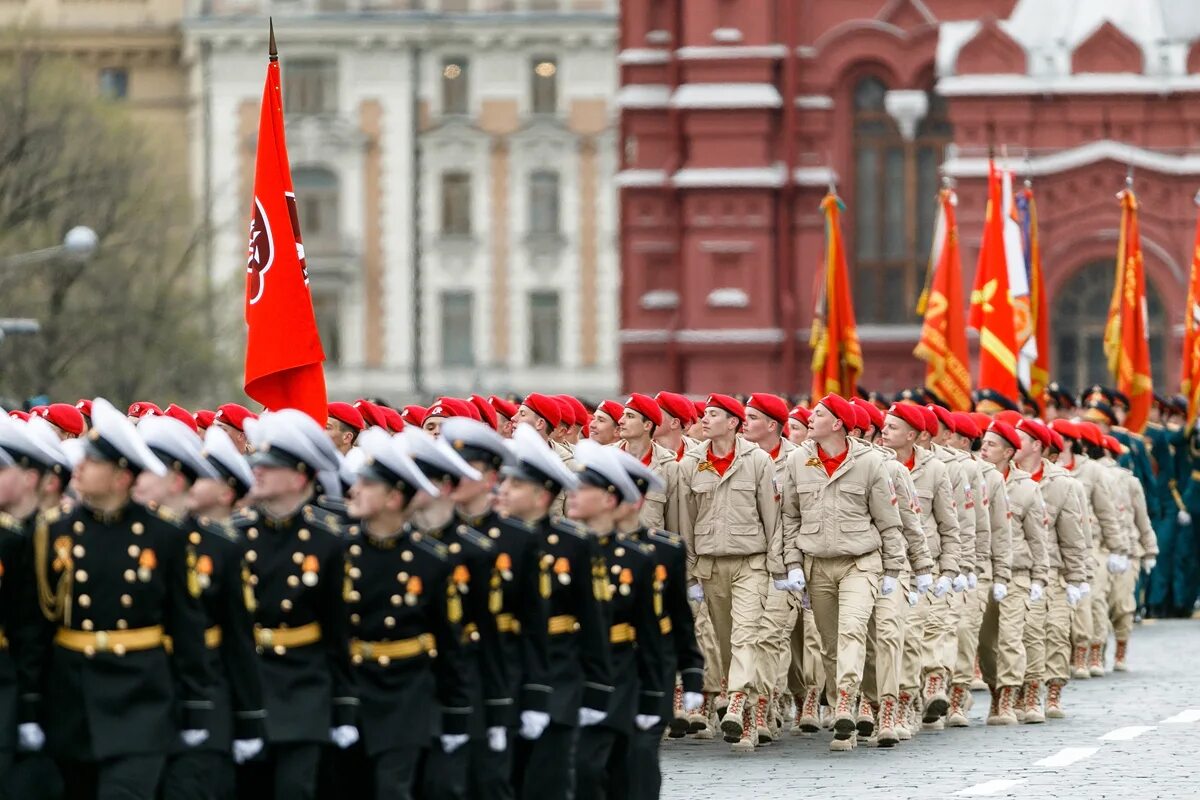 Военные праздники россии февраль. Парад в Москве. Парад на красной площади 2014. Военные праздники. Фото парада 23 февраля.