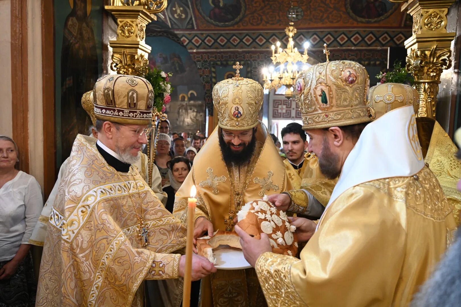 Епископ антоний сербское подворье. Владыка Антоний сербское подворье. Митрополит Волоколамский Антоний.