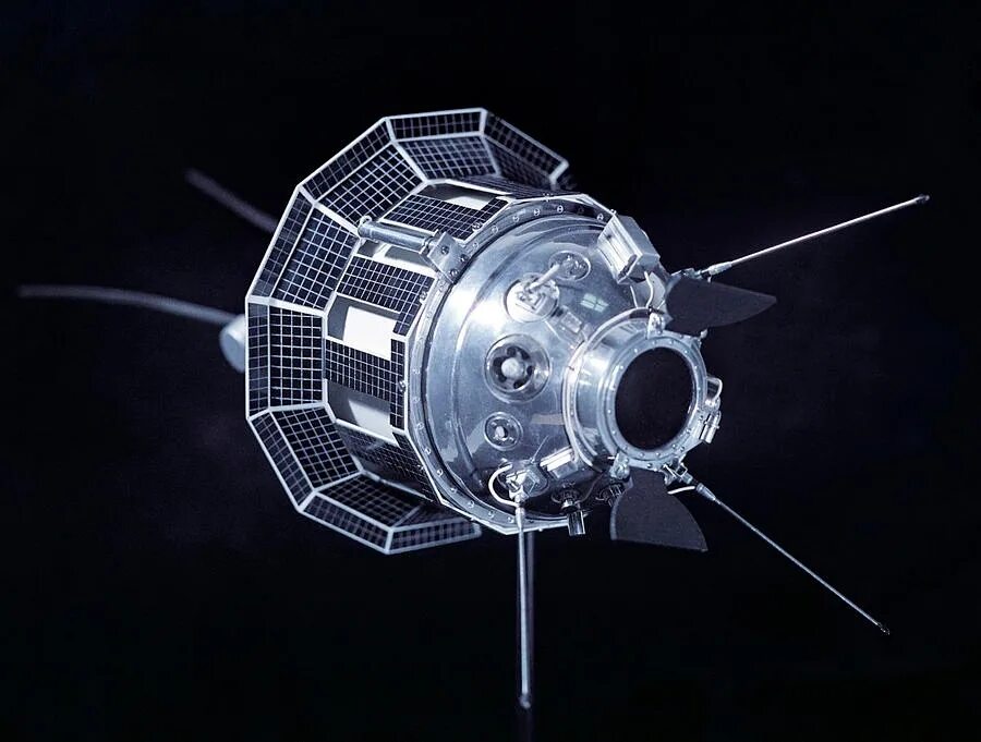 Какие межпланетные автоматические. Межпланетная станция (АМС) «зонд-3»,. Советский аппарат Луна 3. Советский космический аппарат «Луна-3». Зонд Луна 3.