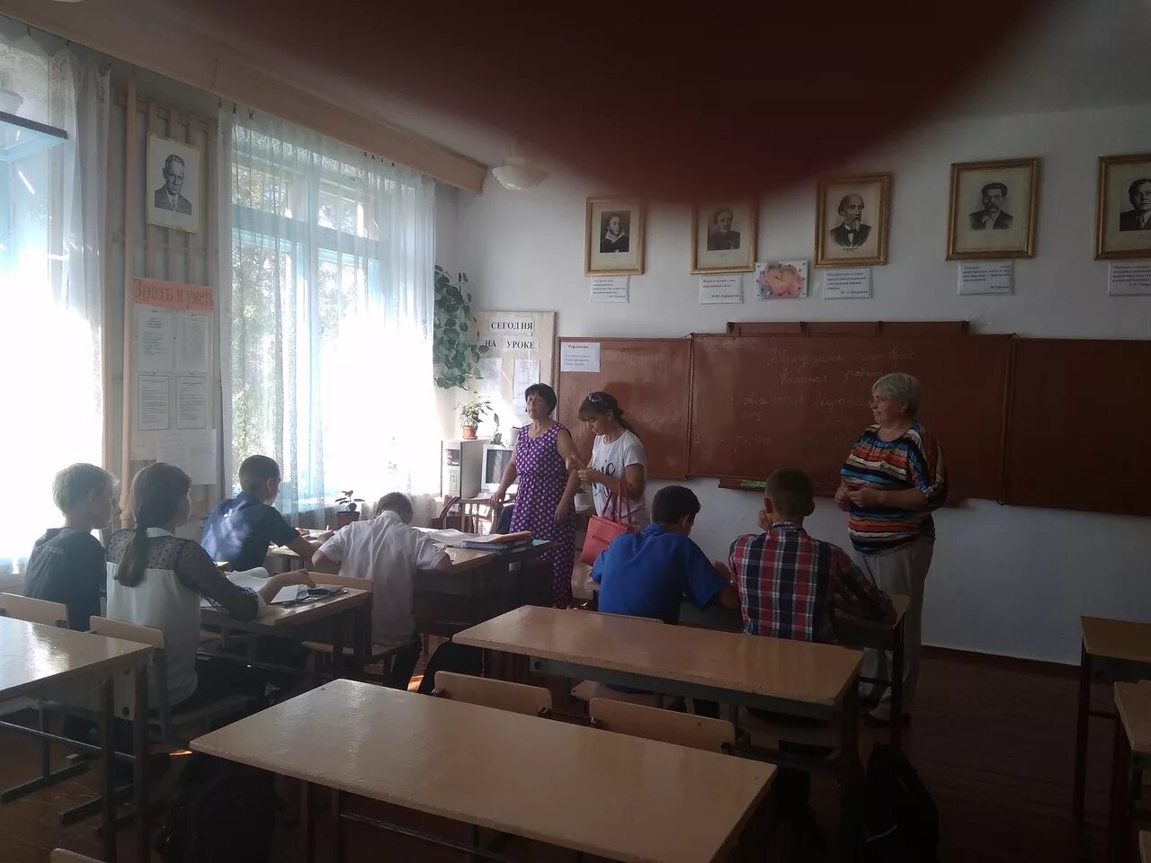 Электронный журнал. Электронный журнал добровская школа. Школа 82. Электронный журнал фото. Элжур.