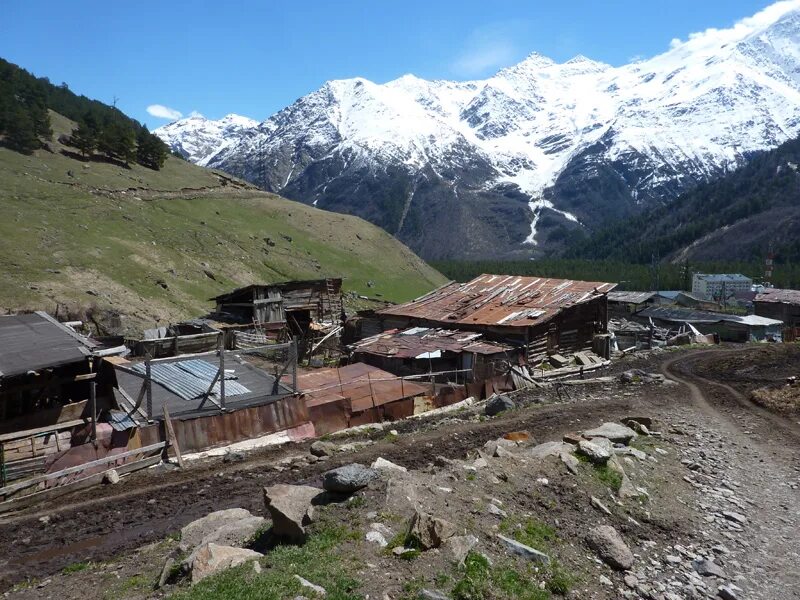поселок терскол приэльбрусье. эльбрус поселок терскол. село терскол. эльбрус домик на сутки. тегенекли приэльбрусье.