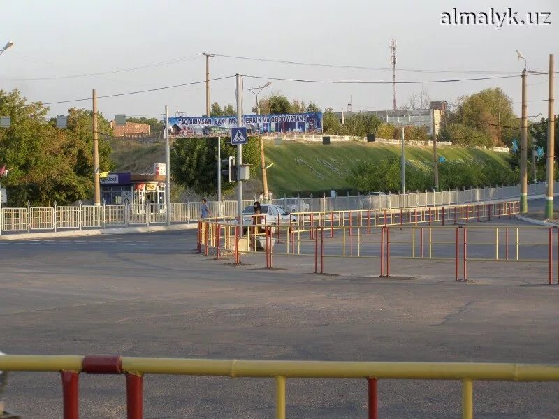 Pagoda olmaliq. Алмалык таш обл город. Алмалык стелла. Узбекистан средняя температура. Pagoda olmaliq.