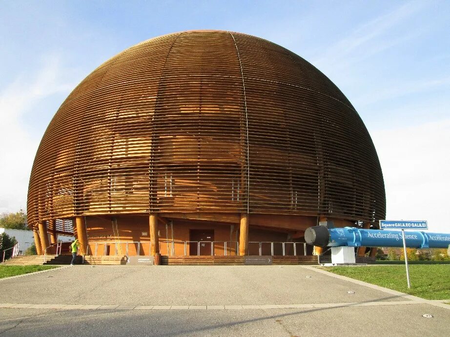 минск. центральная библиотека сиэтла рем колхас. центральная библиотека в сиэтле сша архитектор рем колхас. асимметрия в архитектуре примеры. биотек архитектура япония.