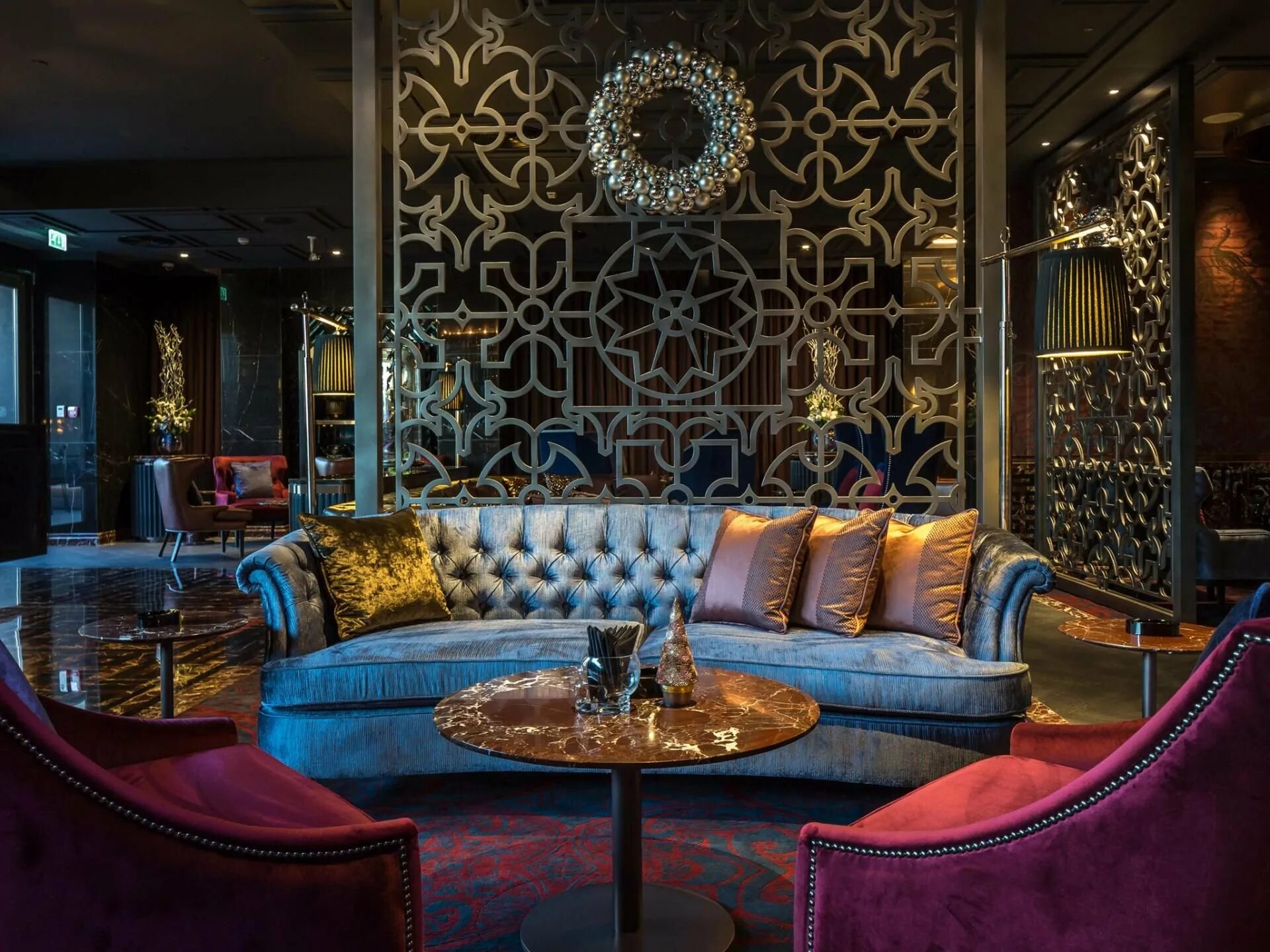 Арабские клубы. Лаундж бар дубай интерьер. kempinski mall of the emirates 5* ресторан. дубайский стиль в интерьере. арабские эмираты интерьеры.