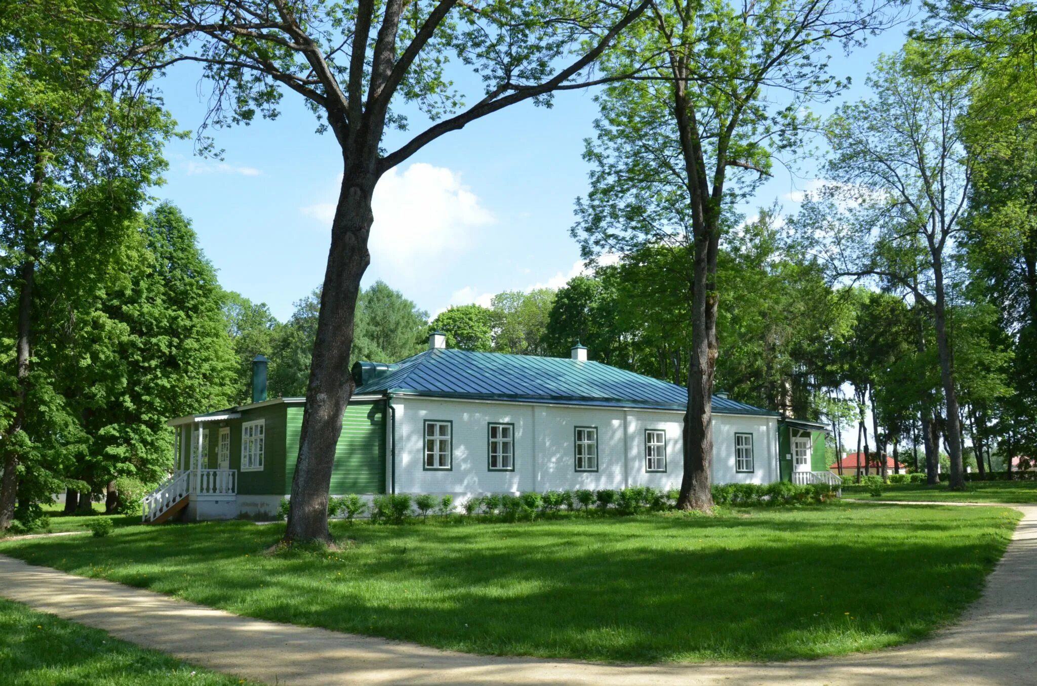 Тургенева синь. Спасское-Лутовиново усадьба Тургенева в Орловской области. Спасское Лутовиново флигель. Тургенев усадьба Спасское-Лутовиново. Флигель изгнанника в Спасском-Лутовиново.