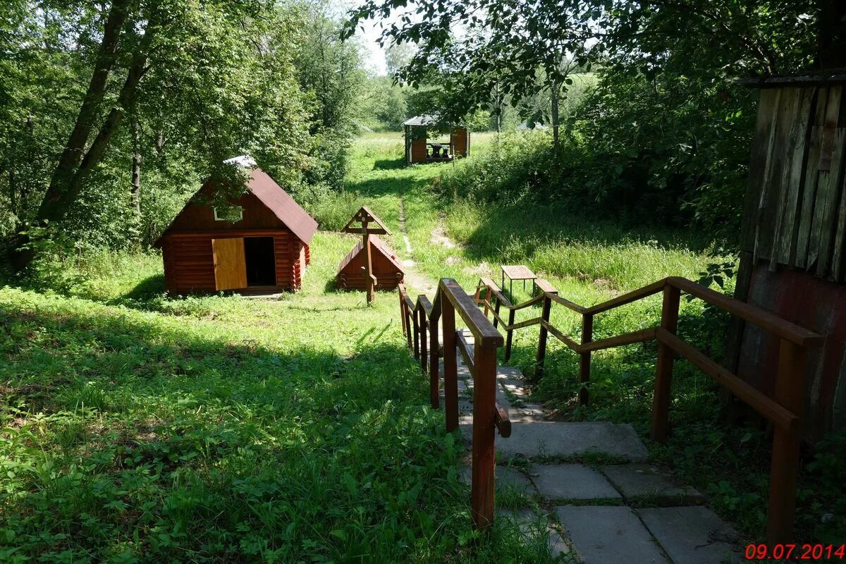 Родник смоленск. Деревня Чижово Смоленской области. Чижово Смоленской губернии. Чижево усадьба Потемкина. Купель деревня Чижево Духовщинского района.