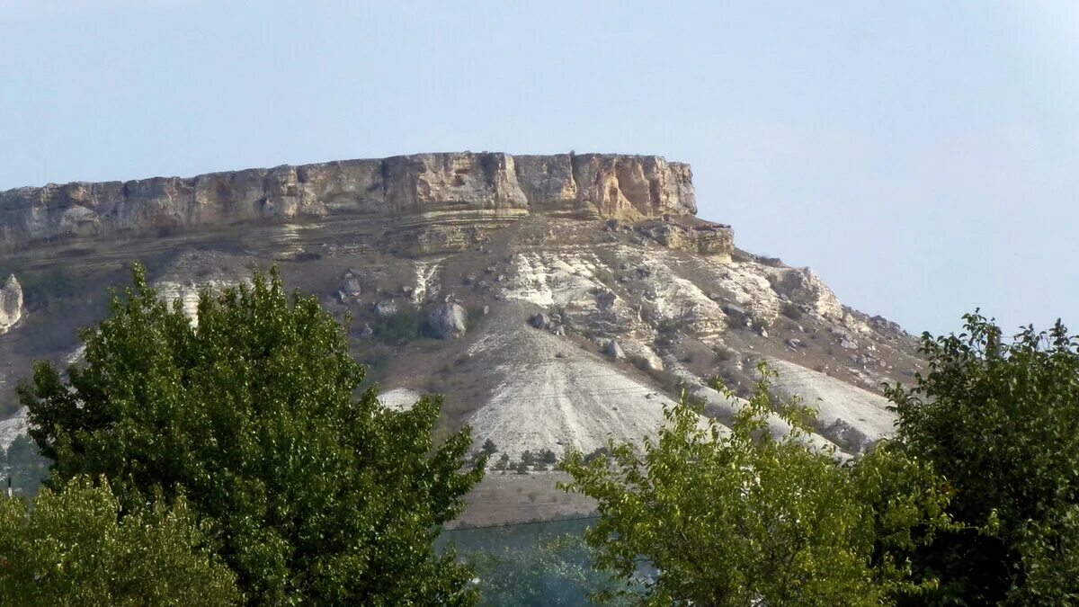 Белая скала Белогорск. Белогорск город белая гора. Белая гора Белогорск Амурская область. Белогорск Крым зшары.