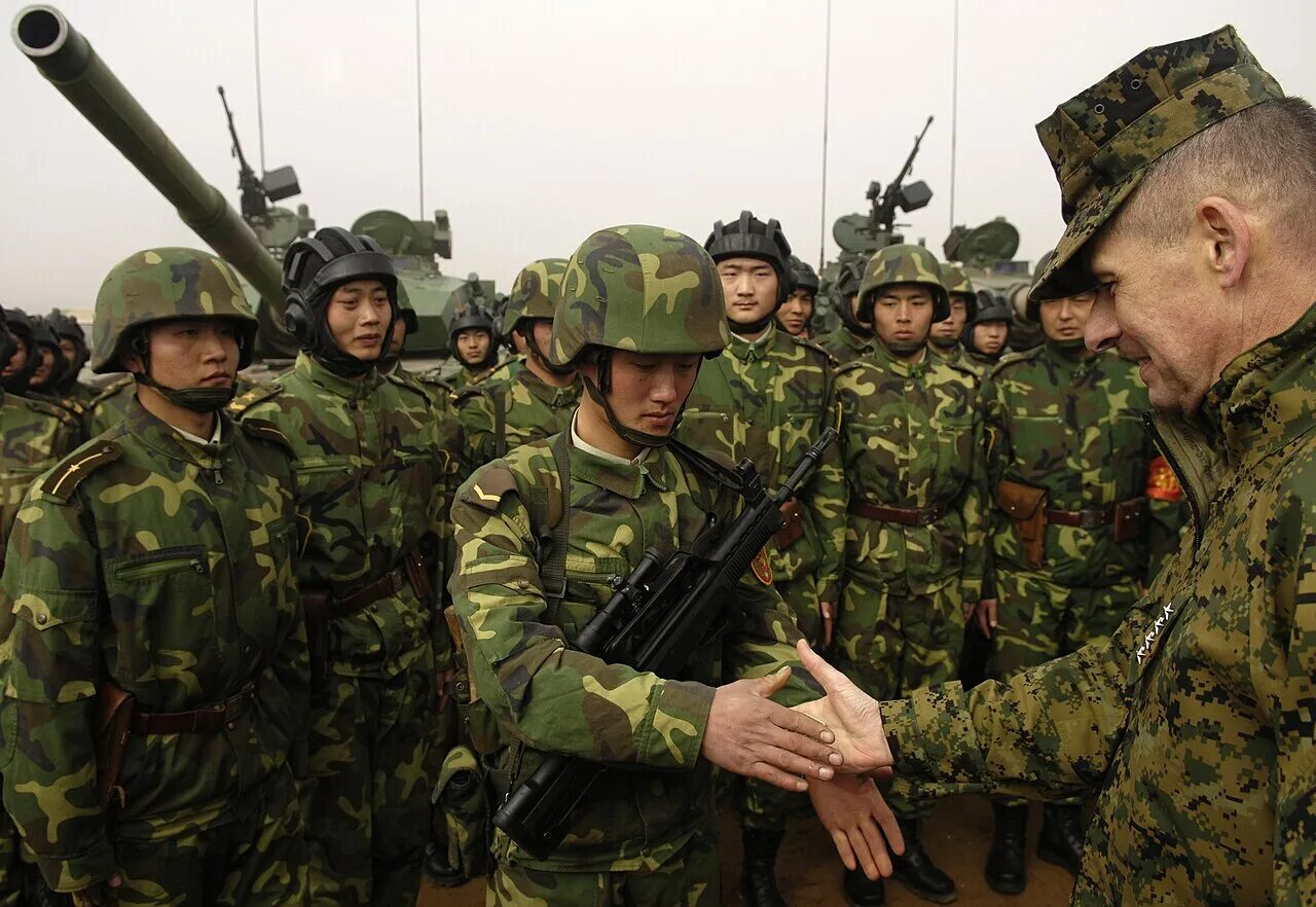 Солдат НОАК. Китайские военные. Китайские войска. Военная форма Китая.