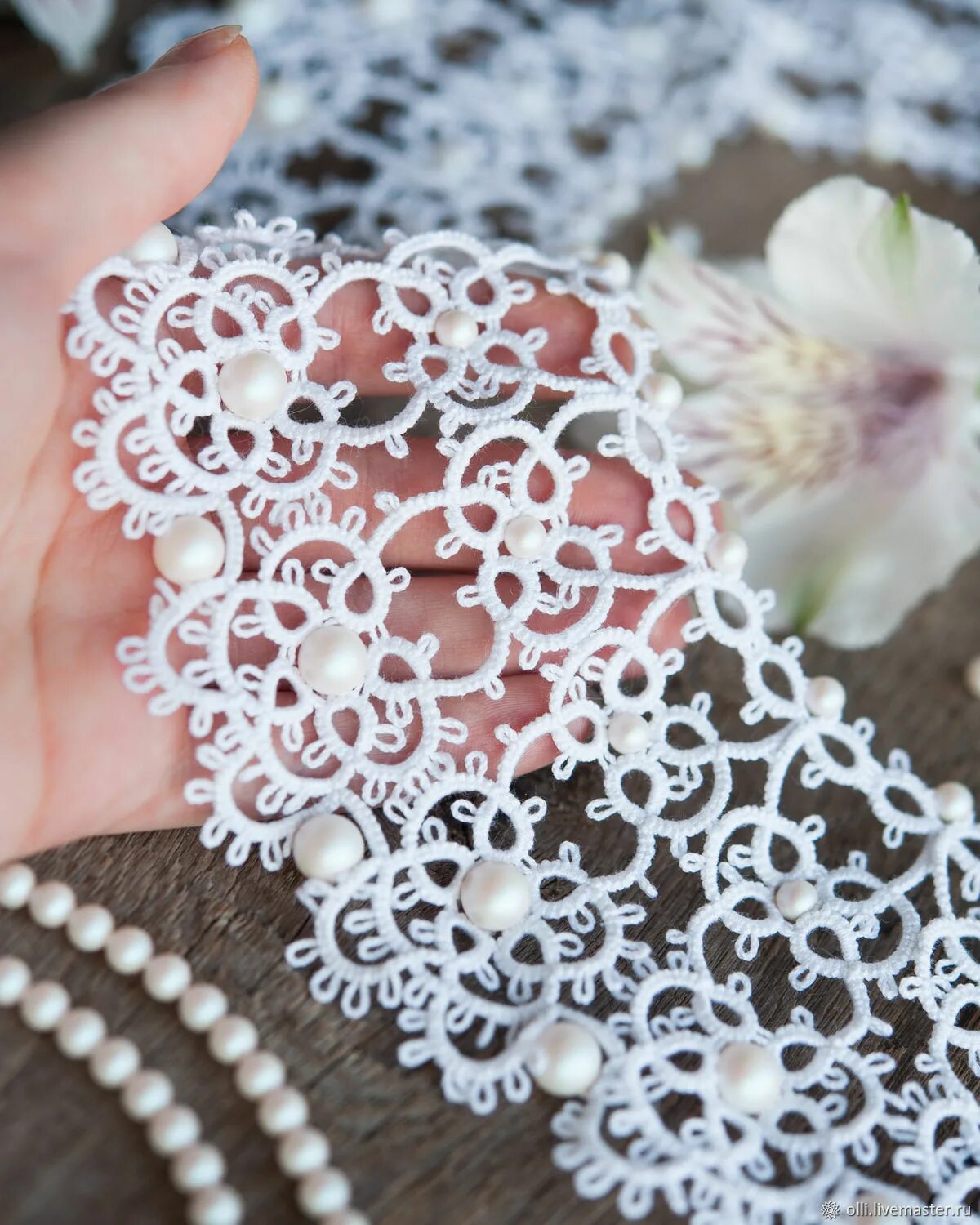 Кружева как украсить. Tatting Lace фриволите. Фриволите челноком воротник. Кружево фриволите челноком.