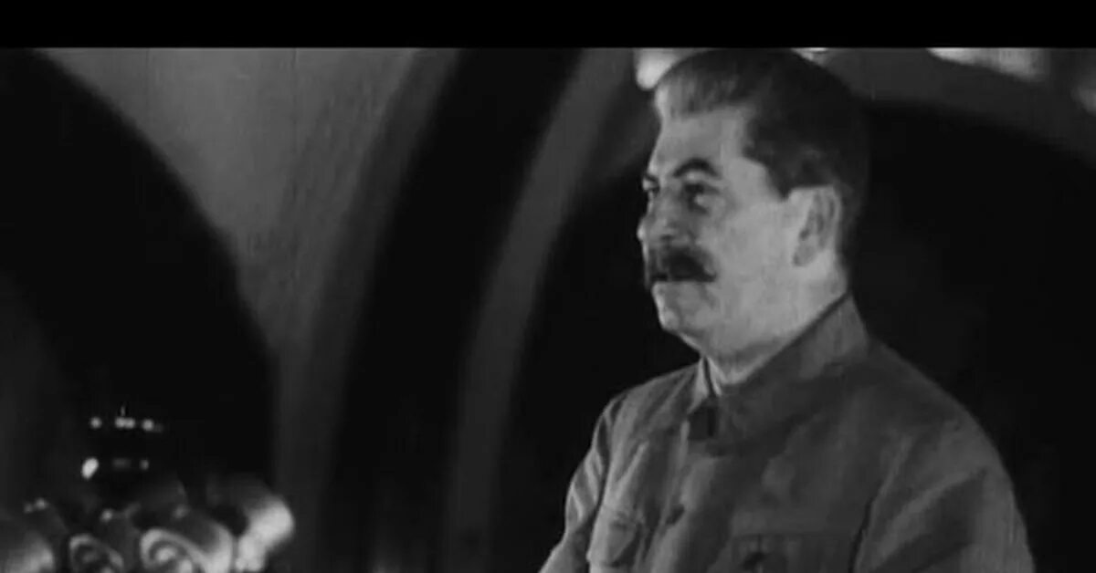 Обращение сталина по радио к советскому народу. Речь Сталина 7 ноября 1941 года. Выступление Сталина на параде 7 ноября 1941 года. Речь Сталина Москва 1941. Выступление Сталина.
