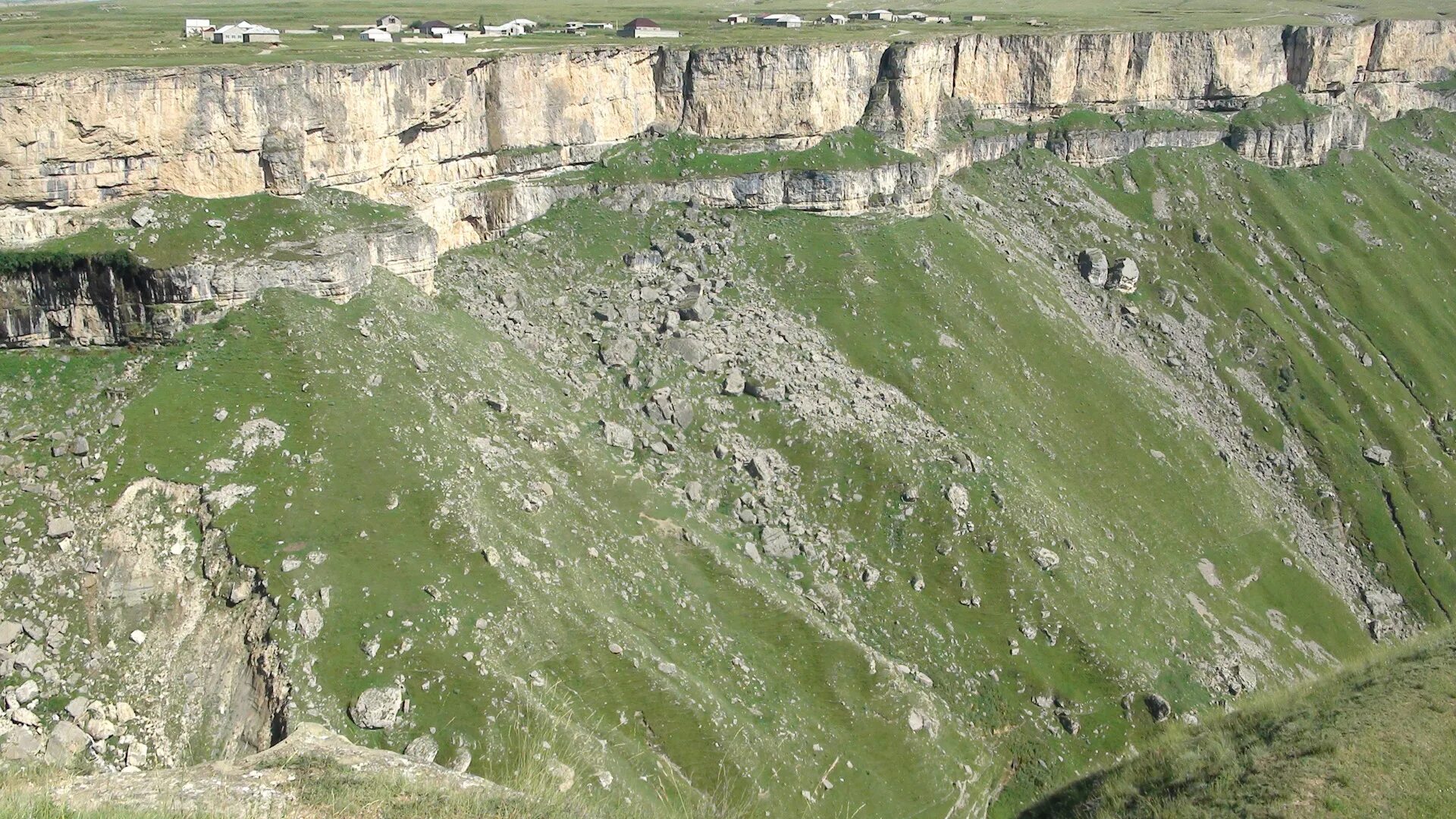 Гунибское плато гора Маяк. Гунибское плато Дагестан. Маяк Дагестан Гуниб. Плато Гуниб в Дагестане. Хунзах пакистан