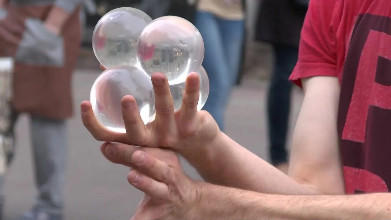 Жонглирование шарами. Жанглировани е стеклдяными щшарами. Жонглирование стеклянными шарами. Контактное жонглирование. Контактное жонглирование шары.