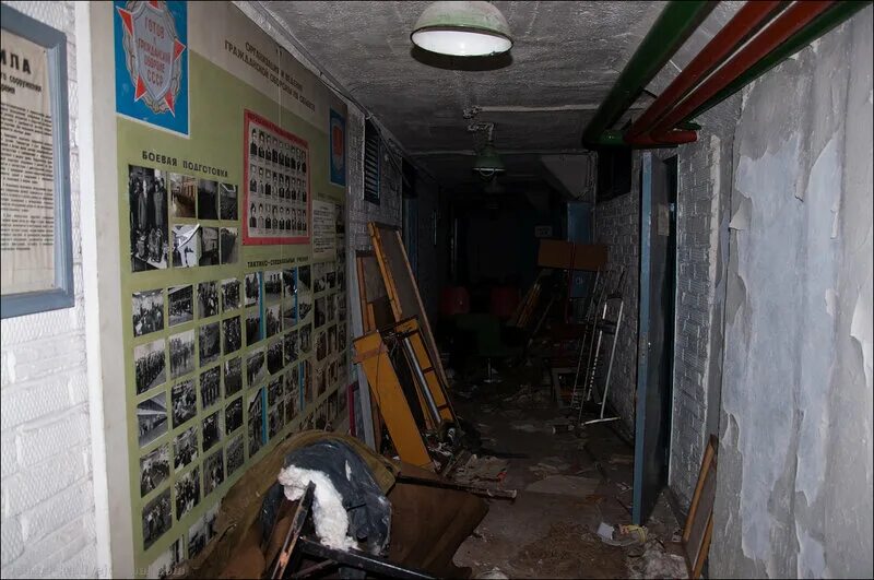 Бомбоубежище в энгельсе. Бомбоубежище рыбинск. бомбоубежище любанский переулок. октябрьская набережная 38 бомбоубежище. бомбоубежище в тюмени.