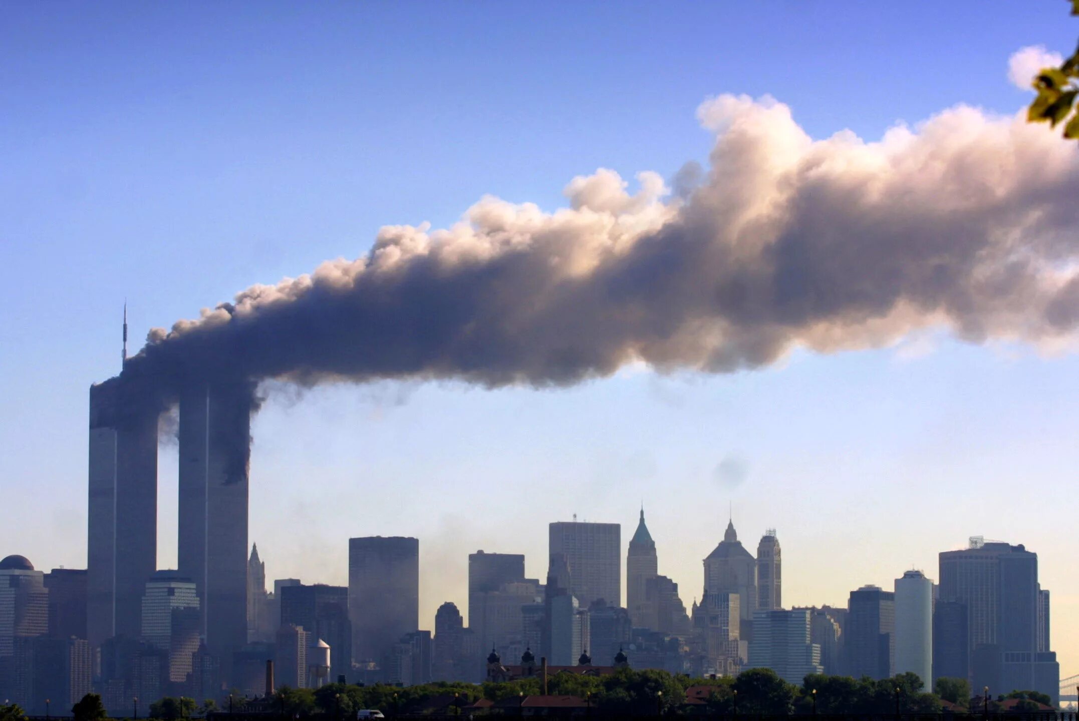 11 сентября 2023 год. Башни Близнецы 11 сентября. ВТЦ Нью-Йорк башни Близнецы. Нью-Йорк, Манхэттен, 11 сентября 2001 года.