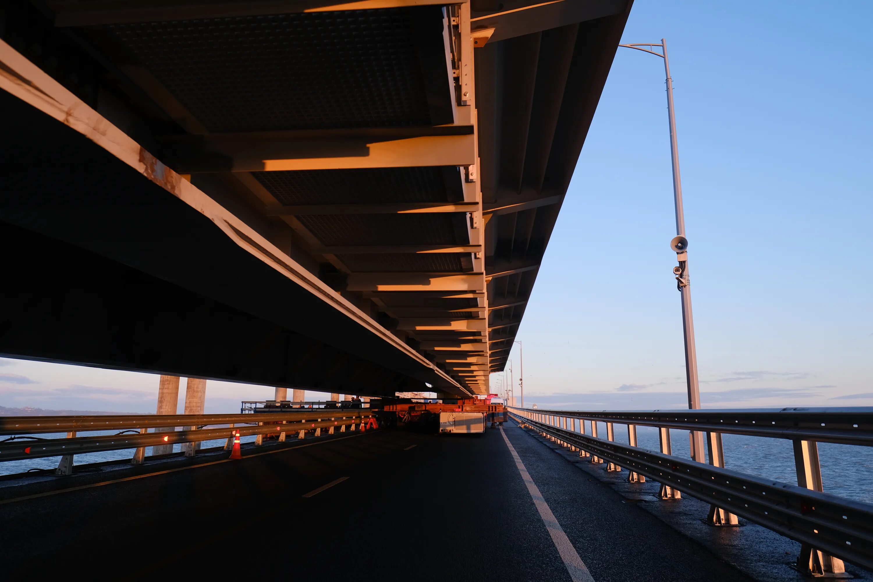 Надвижка пролетного строения Крымского моста. Достроили Крымский мост 2023. Смоленский мост 2023. Автомобильный мост.