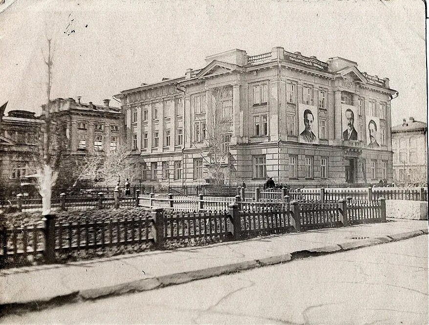 Университет Саратов 1909г. Саратовский университет 1909 г. Саратовский университет в 1909 году. Саратовский университет в 1917 году.