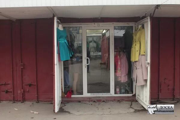 Рынок сокол донецк. Меркурий пожар. Пожар на лпк. Вещевой рынок контейнер. Как работает рынок.