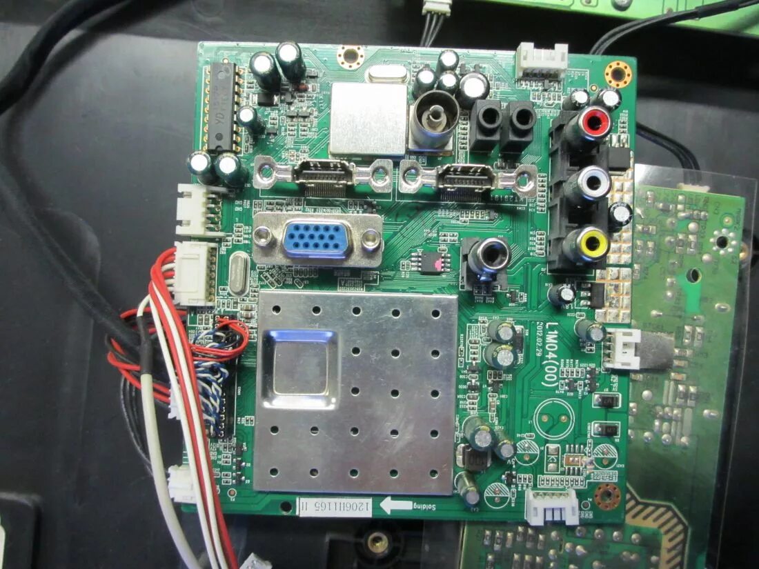 Индикатор не горит в телевизоре. Настроить тюнер к телевизору. Усилитель моргает красным и гаснет. Телевизор bbk led2475fdt 24". Телевизор ббк.