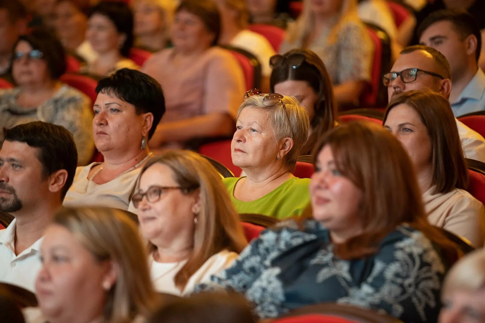 Собрание медиа специалистов. Вакансии учитель анапа. Вакансии учитель анапа. Вакансии учитель анапа. Гимназия аврора анапа учителя.