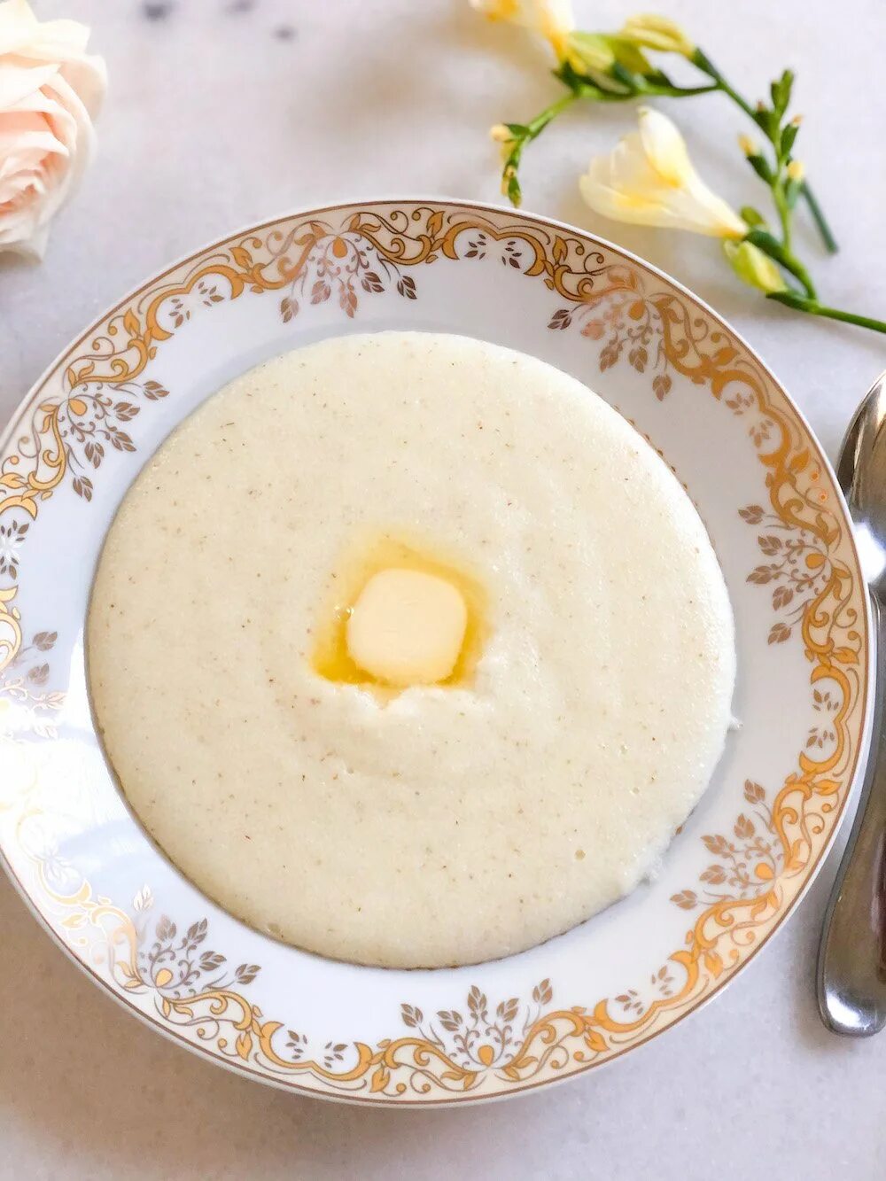 Самая вкусная манная каша. Манная каша на молоке. кашка манка. молочная каша манка. каша с маком.