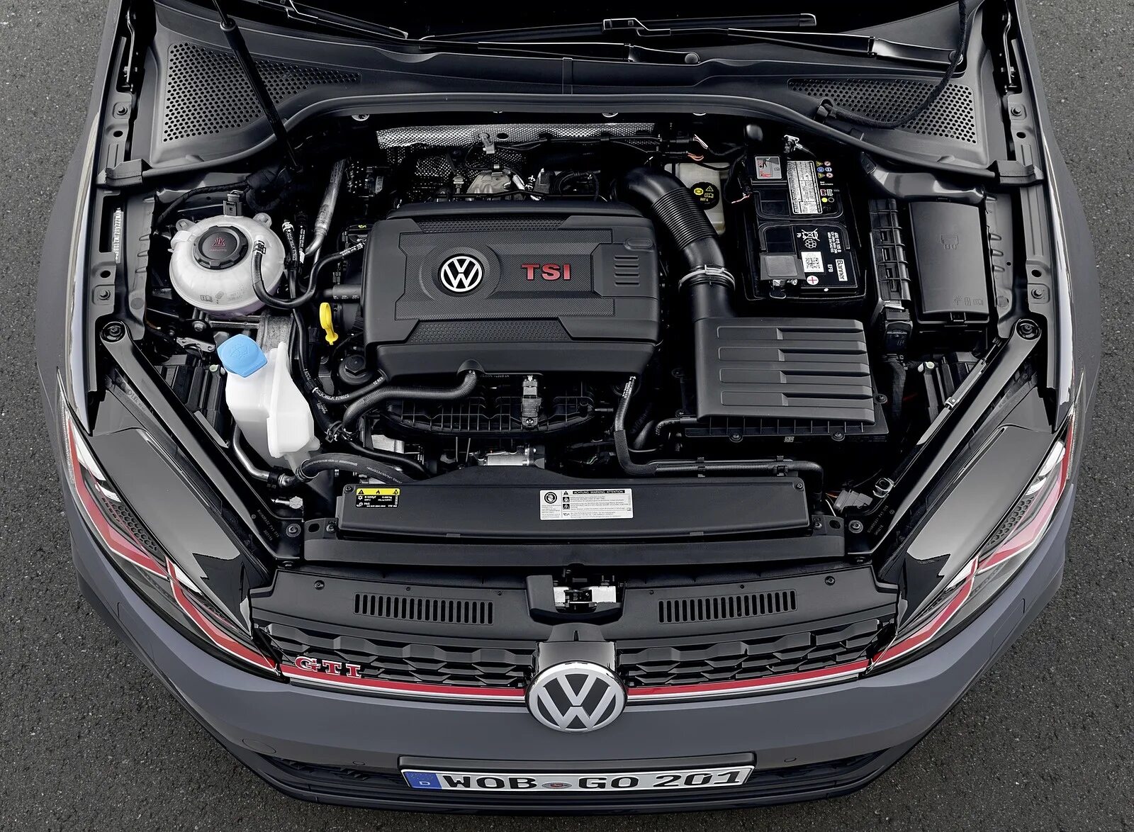 Гольф 8 двигатели. VW Golf GTI TCR. Гольф 7 GTI TCR. Фольксваген гольф 7 GTI 2019. Volkswagen Golf GTI 2019 двигатель.